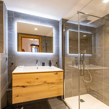 Neuf 4* Meribel-mottaret - 85m², 6 Pers, Balcon, Jardin, Garage - Proche Pistes Et Commerces - Fr-1-355-212 *